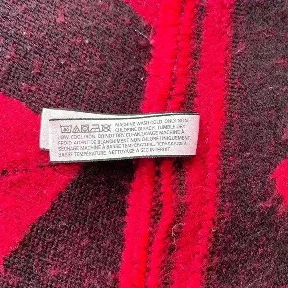 Victoria’s Secret Throw Blanket Red Black Lips with black fringe on ends - Picture 10 of 11